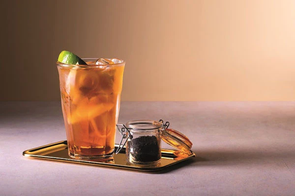 Broskvový ledový čaj