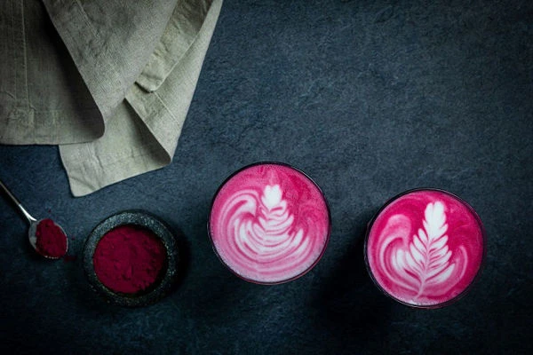 Růžové latte z červené řepy