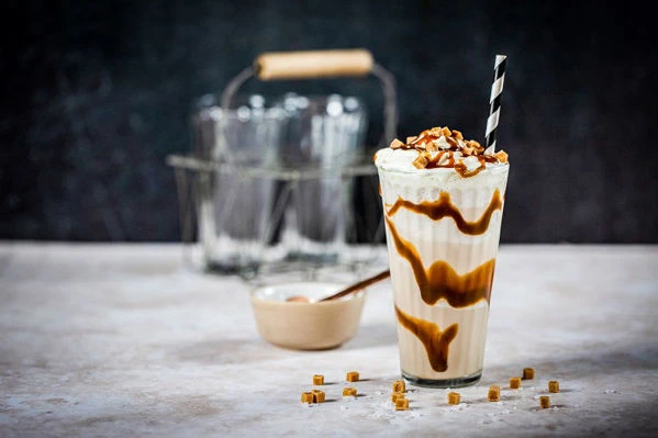Fudge frappé se slaným karamelem