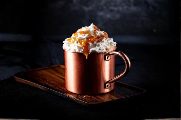 Horká čokoláda s baileys a slaným karamelem