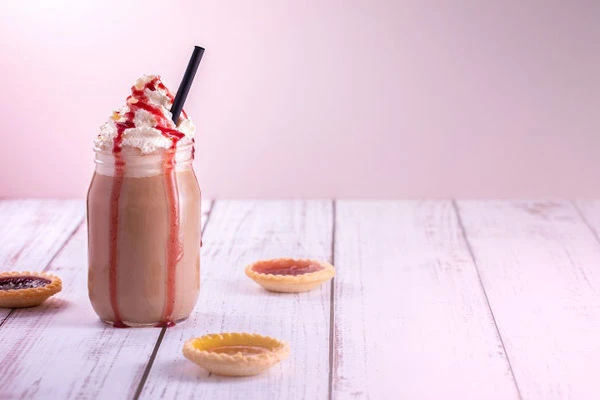 Latte s nádechem jahodového koláče