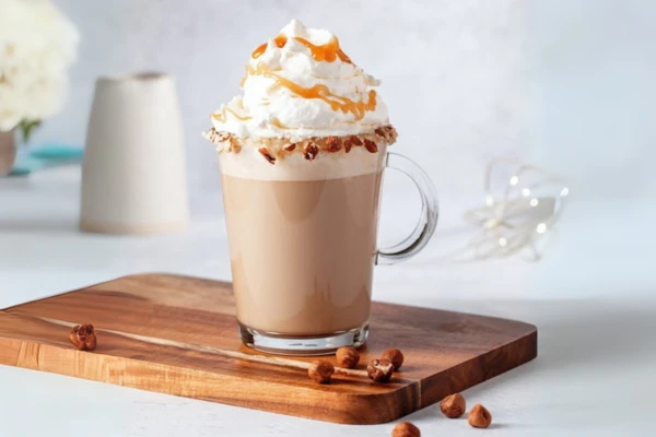 Karamelovo-oříškové latte