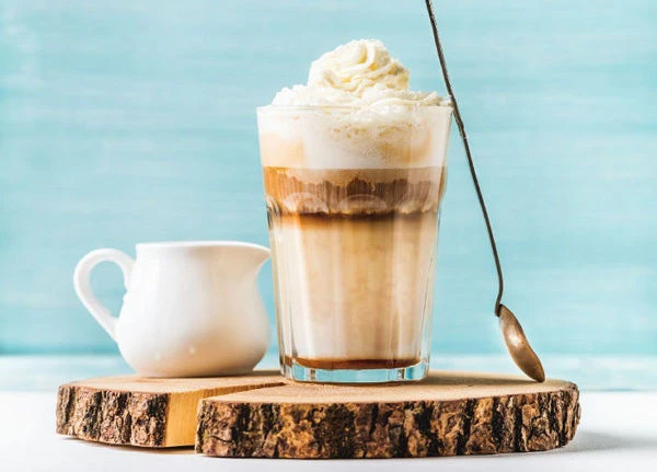 Latte s lískovým oříškem