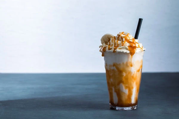 Banánovo-karamelový milkshake