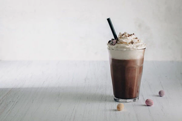 Horká čokoláda s mini čokoládovými vajíčky