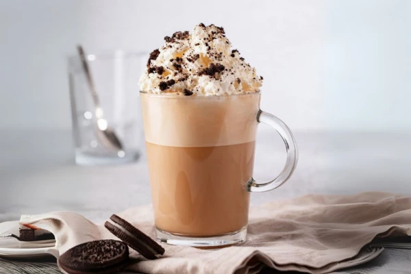 Vanilkovo-sušenkové latte