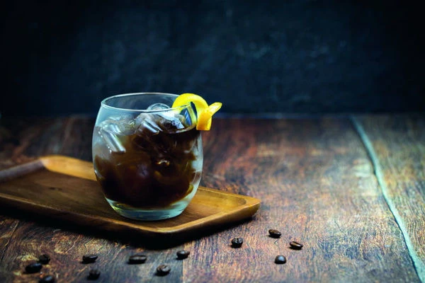 Spiced chai a espresso tonic s pomerančem